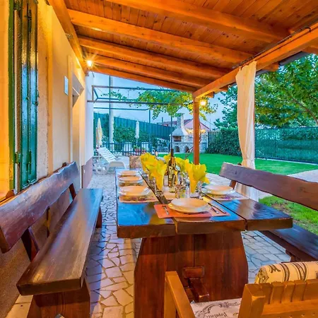 In Belgrad 39403 Baretici