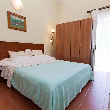 In Belgrad 39403 Baretici