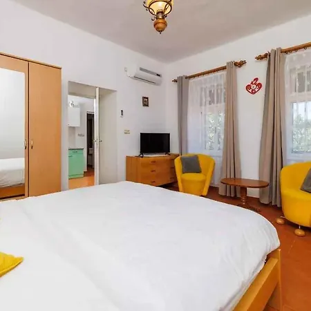 In Belgrad 39403 * Baretici